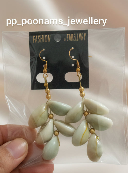 Fancy Shell With Gold Shade Earring