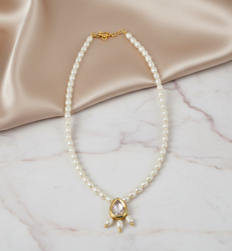 Kundan Pendant with Off-White Pearl Necklace