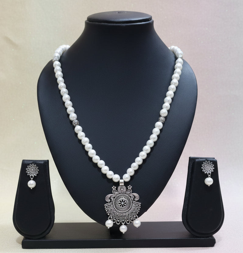 Oxidised White Pearl Pendant Necklace Set