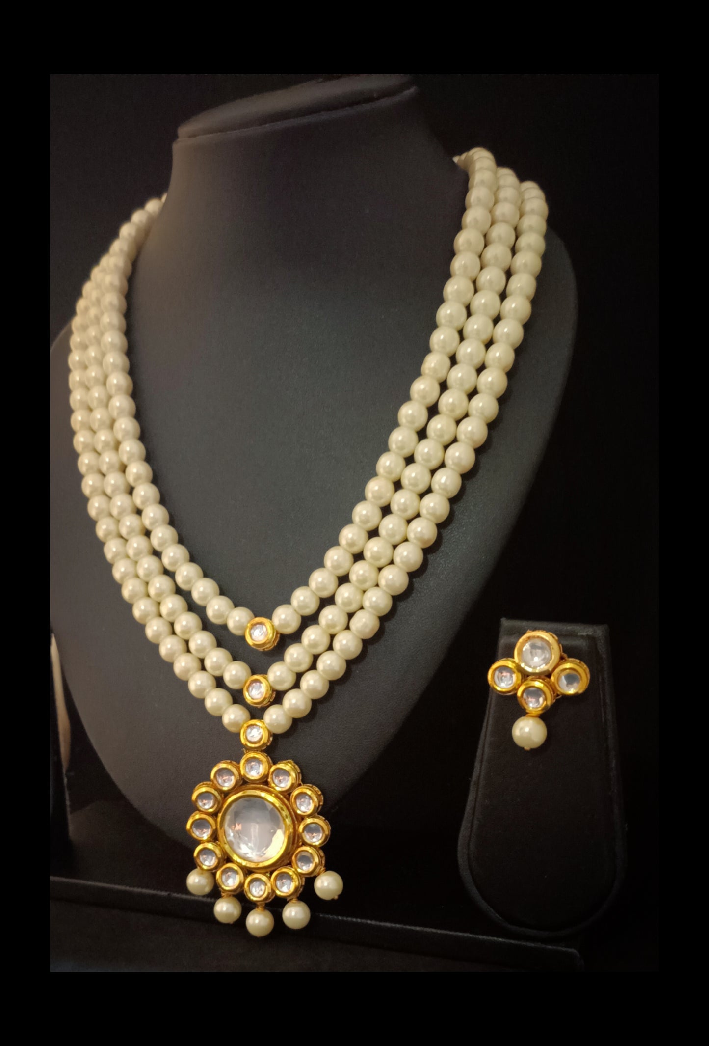 Kundan Pendant Necklace Set