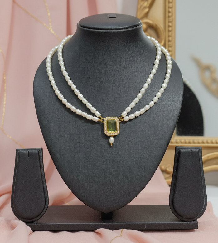 Ad Kundan Pendant with Off-White Pearl Necklace