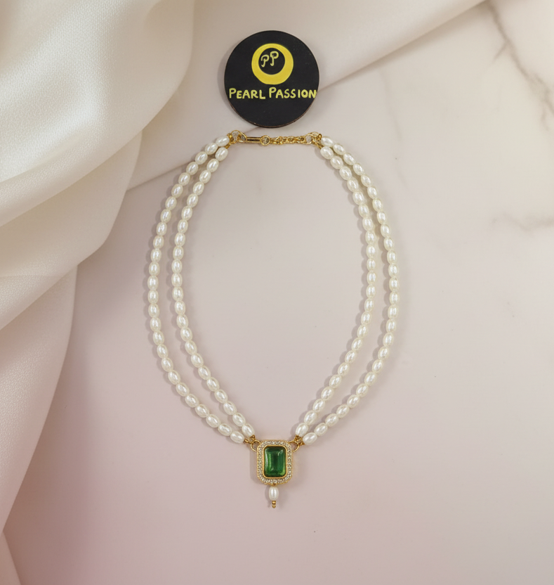 Ad Kundan Pendant with Off-White Pearl Necklace