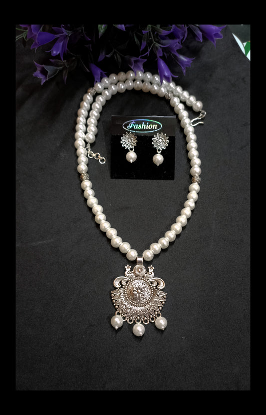 Oxidised White Pearl Pendant Necklace Set