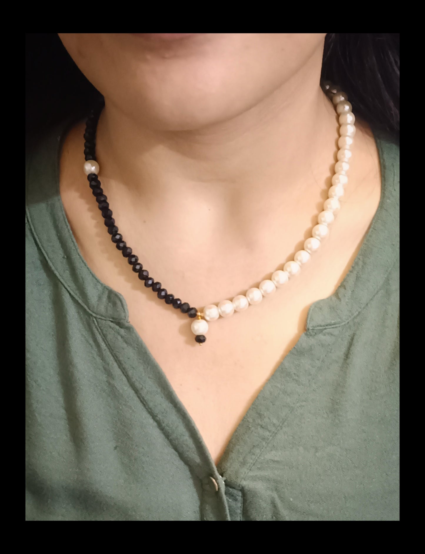 Black & White Crystal Glass Beads Necklace