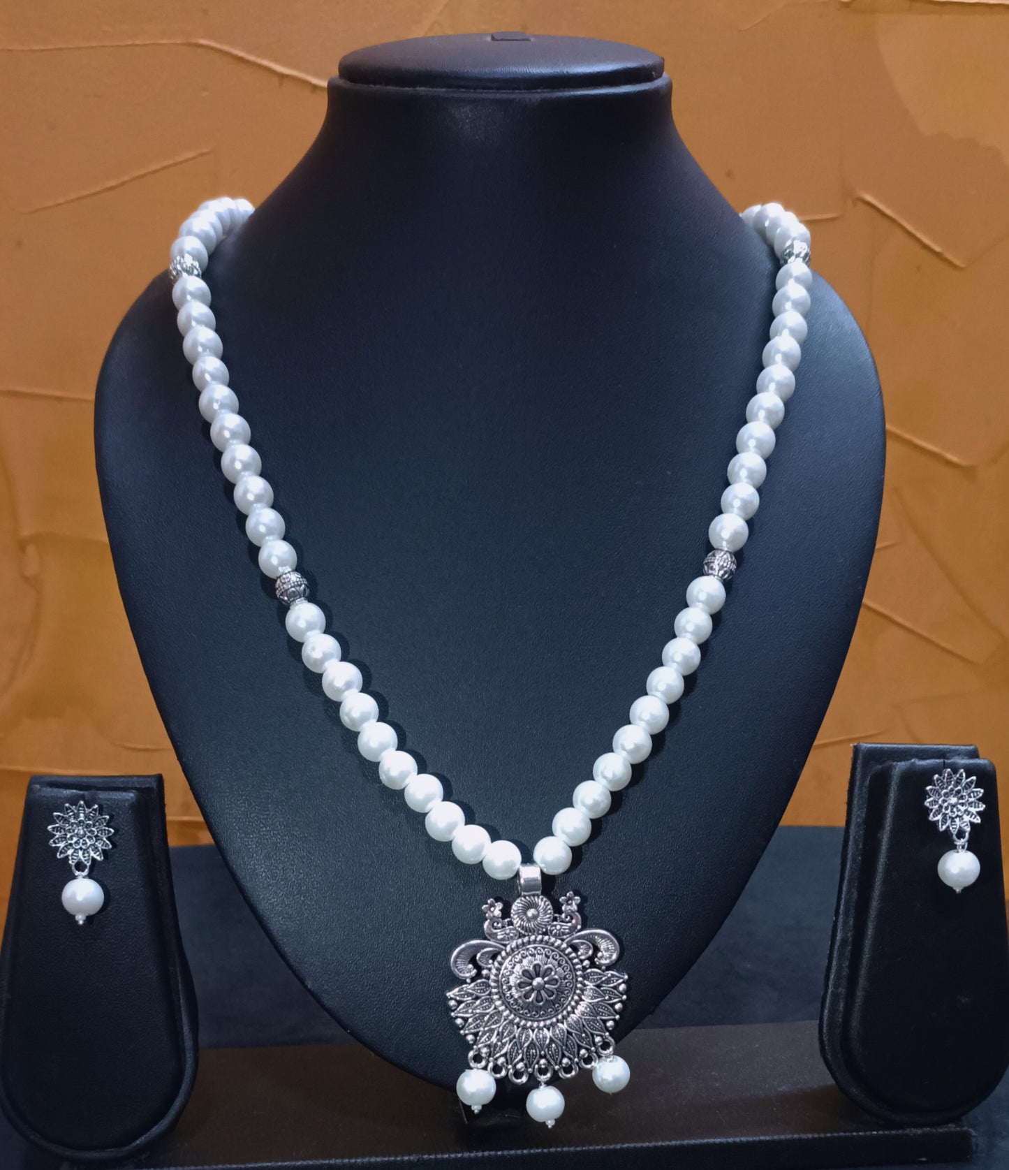 Oxidised White Pearl Pendant Necklace Set