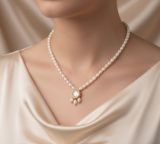 Kundan Pendant with Off-White Pearl Necklace