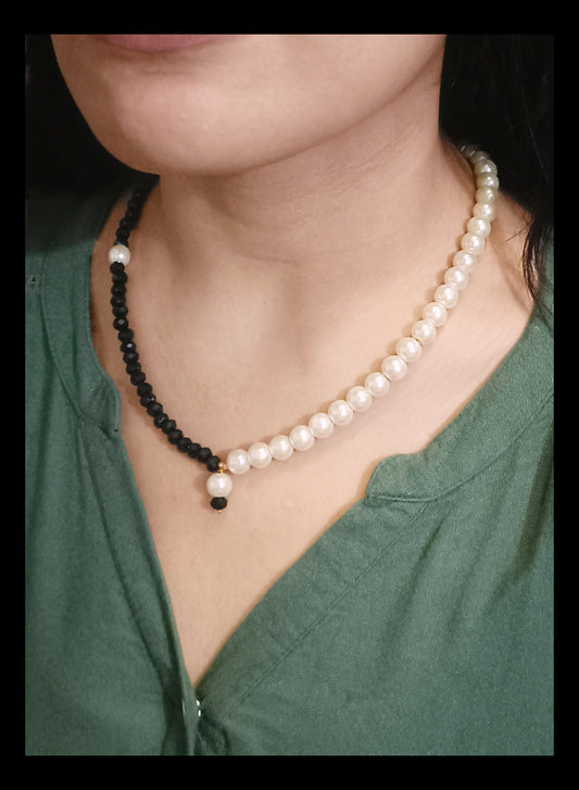 Black & White Crystal Glass Beads Necklace